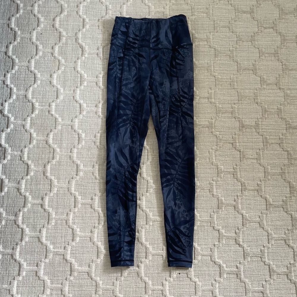 Sweaty Betty Super Soft leggings, size XS, dark blue print